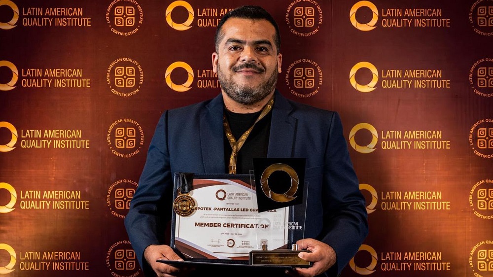 Guatemalteco Recibe Premio Internacional Por Su Aporte A La Industria De Pantallas LED En Centroamérica